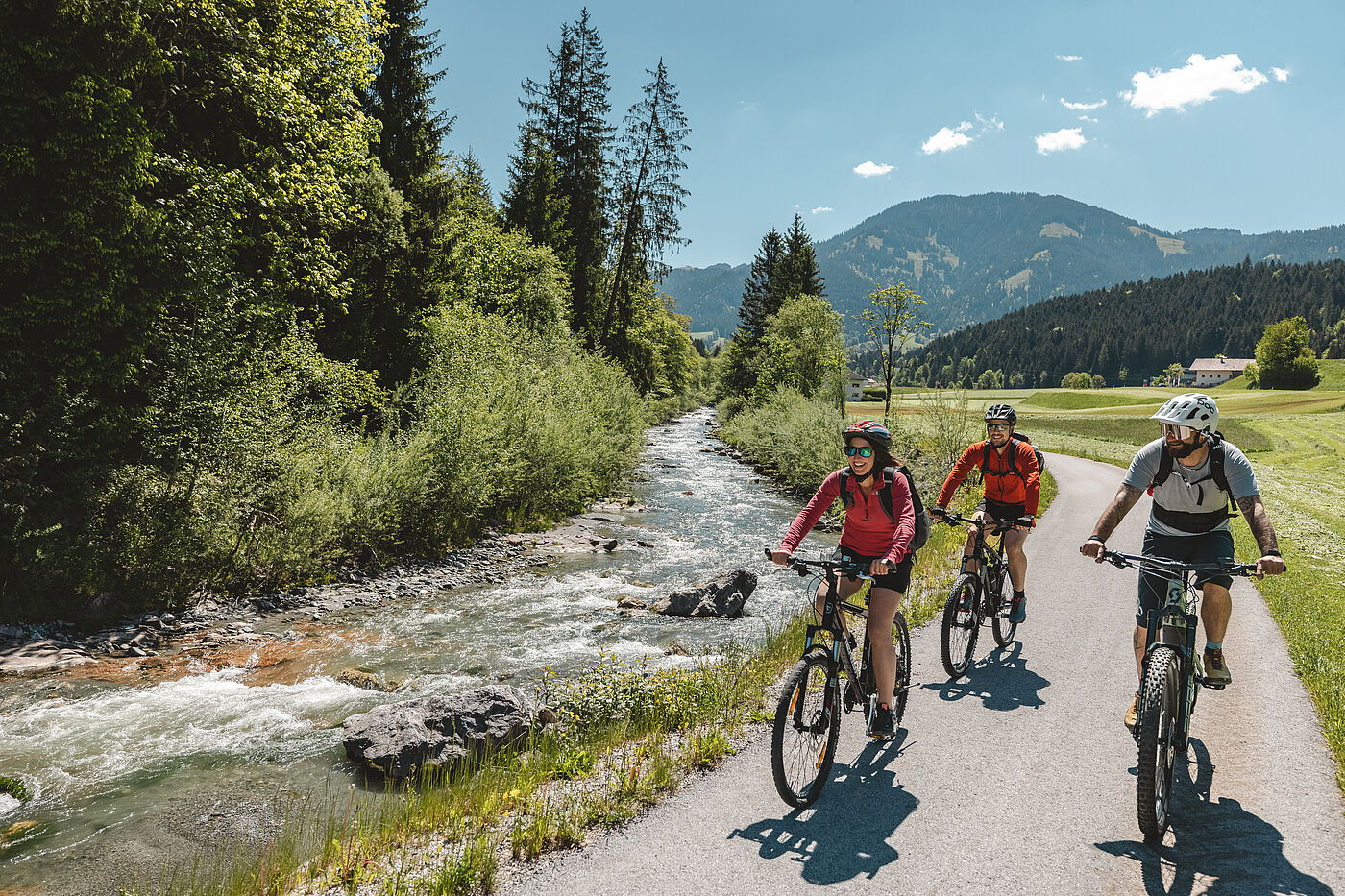Radfahren entlang der Pölvenradrunde
