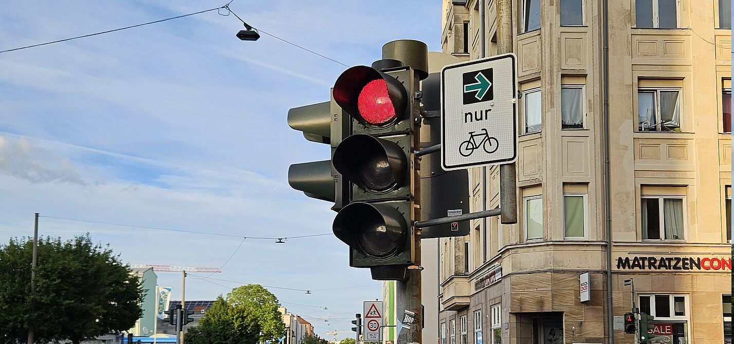 Rad_Gruenpfeil-Herrenstrasse.jpg Grünpfeil für Radfahrer