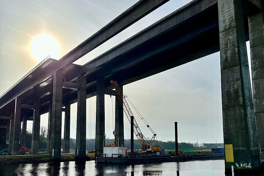 Erste Abbau-Arbeiten an der Huntebrücke