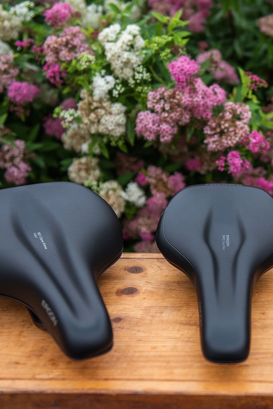 Es gibt viele verschiedene Sattelformen und -breiten, denn beim Herausfinden, welcher Sattel wirklich passt, hilft nur probieren. Es gibt viele verschiedene Sattelformen und -breiten, denn beim Herausfinden, welcher Sattel wirklich passt, hilft nur probieren.